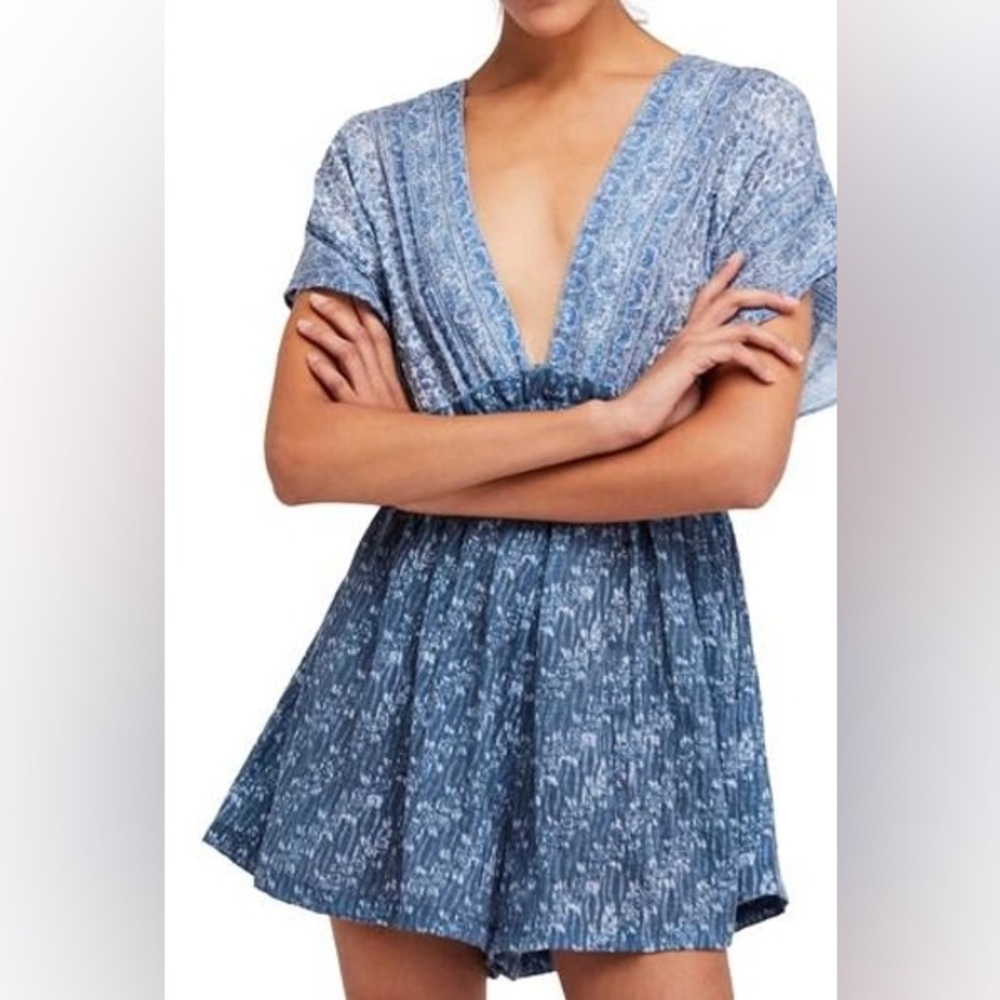 Sz M Free People Arizona printed blue romper v neck pockets keyhole back